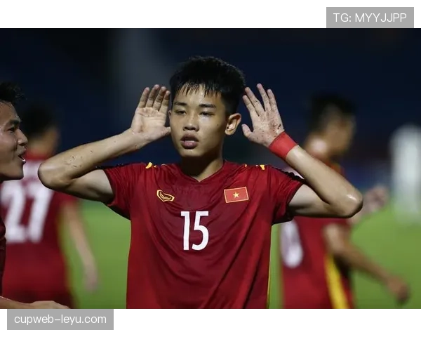 越南队阮蒂恩灵国际赛场表现抢眼,引发全球关注 越南队阮蒂恩灵国际赛场表现抢眼,引发全球关注