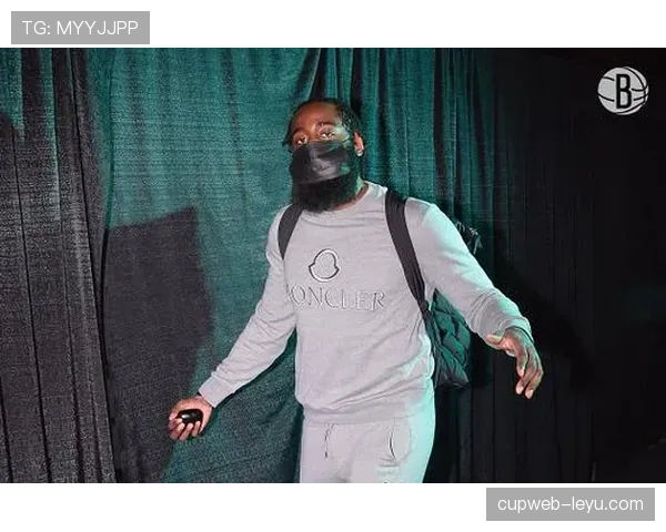 丹麦国家队红白新战袍亮相引热议，球迷热议设计与赛场表现