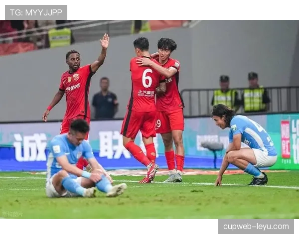 德甲转会市场热度攀升,各俱乐部积极引援助力状态回升 德甲转会市场热度攀升,各俱乐部积极引援助力状态回升