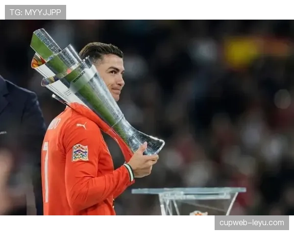 C罗再创佳绩,率国家队强势晋级世界杯预选赛 C罗再创佳绩,率国家队强势晋级世界杯预选赛