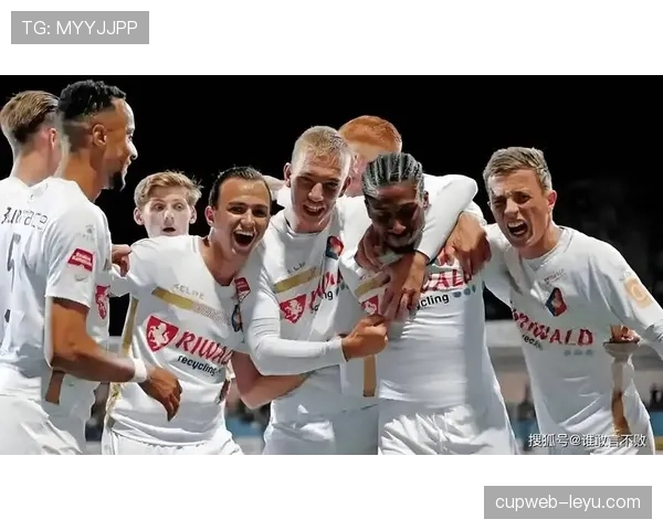 阿贾克斯荷甲竞争力下滑：争冠形势出现变化，对赛季走势带来影响