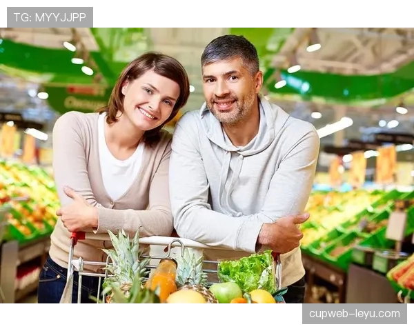 保罗·乔治逛超市推着满车定制品，旁人默默开始算人生差距
