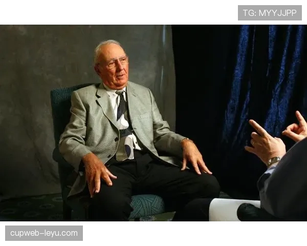 鲍勃·库西无球穿插提升组织效率拉开队友得分空间