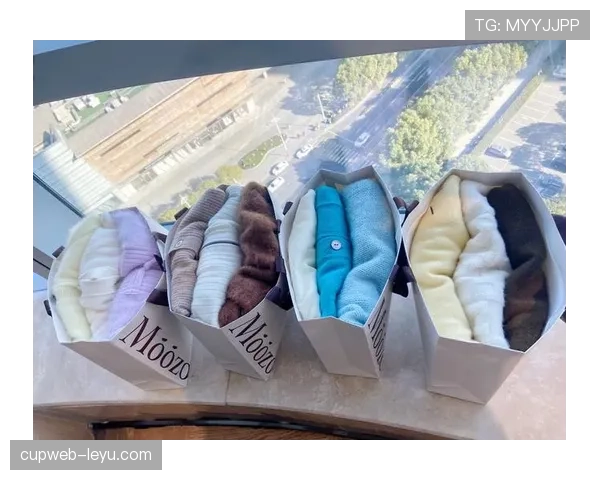 胡金秋这假期咋还穿得比我们上班族还讲究，是谁给他买的衣柜…