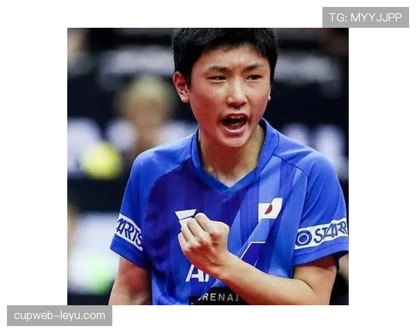 张本智和拎着路边便当，司机开车门的那一刻像两个世界撞了一下