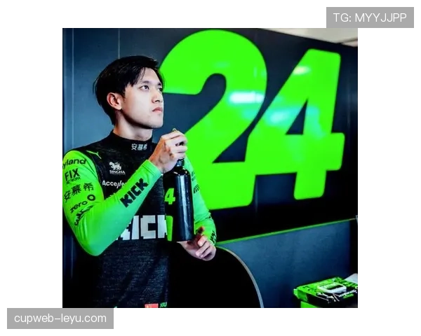 周冠宇开完F1发布会直接去超市抢购泡面，这反差谁懂啊