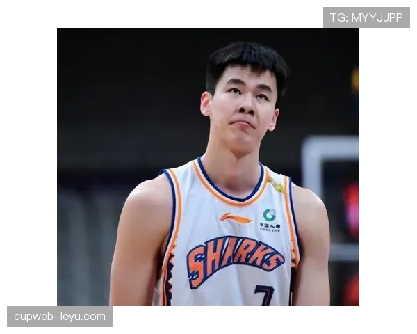 郭昊文训练完直接钻进夜店？这反差谁看了不迷糊